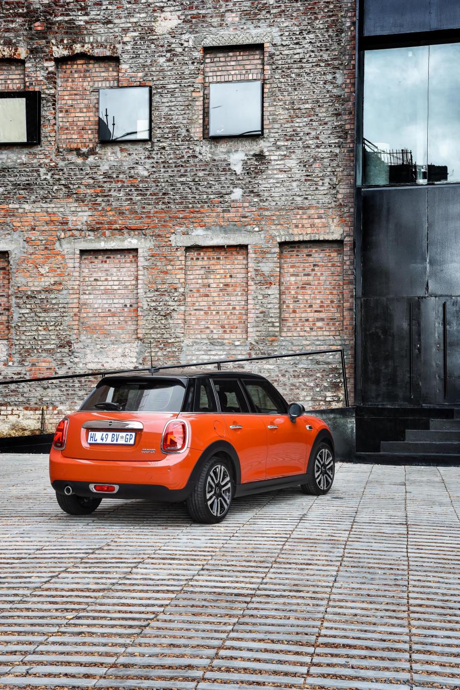  Mini Cooper 5-Door (F56) 2018 года  (ZA) (фото 16 из 32)